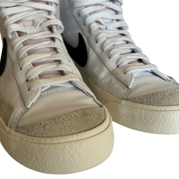 NIKE Women’s Blazer Mid 77 Size 7.5 in White & Black - Worn twice! - Picture 2 of 13